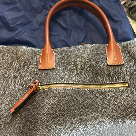 Large Dooney and Bourke tote - Picture 5 of 7
